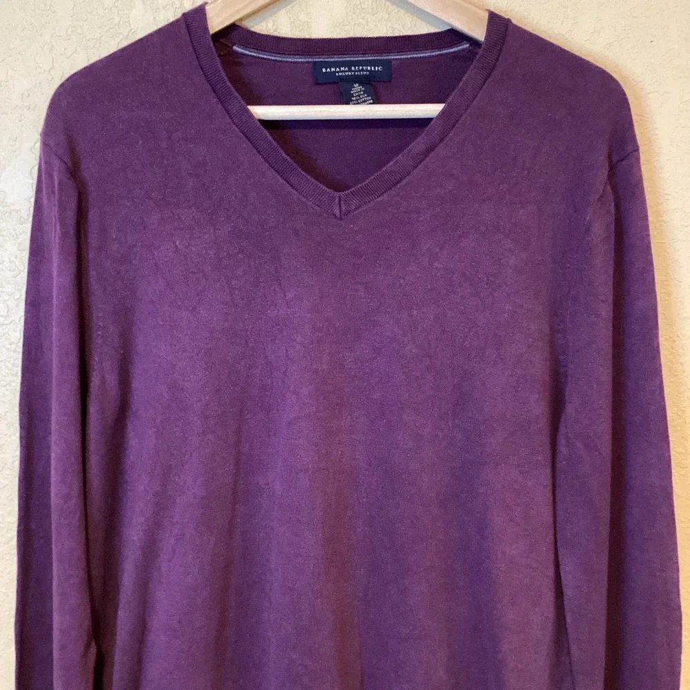 Banana Republic Luxury Blend Men's Medium Burgundy V-neck sweater, Silk/Cashmere
